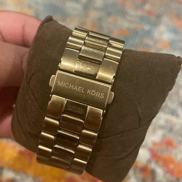 Authentic- Michael Kors Oversized Runway Gold-Tone Watch - Picture 3 of 11